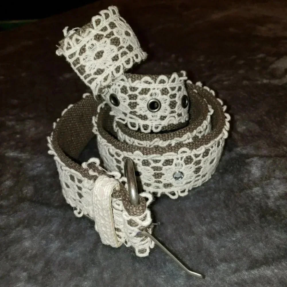 Lace belt with brown backing‎ size 3-5